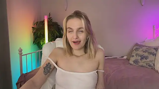 _Vikky_Moon_ Live XXX-Chat
