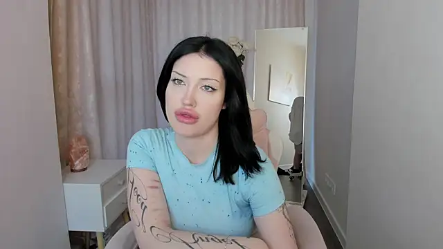 Chat +18 de Jena_Mi1ler ao vivo