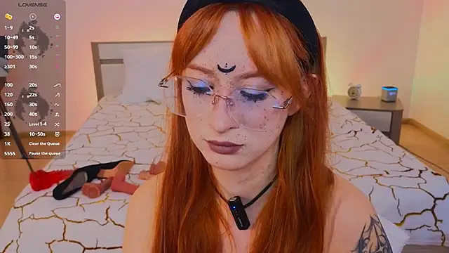 WICKEDEMBER's Live XXX Chat