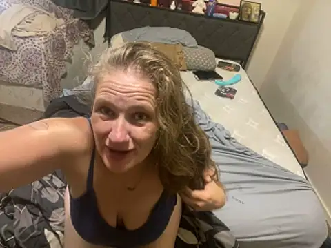 milfandyoungin's Live XXX Chat