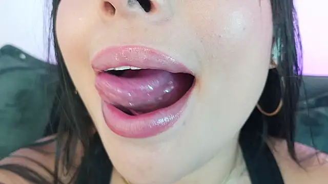 mia_roux1 即時 XXX 聊天