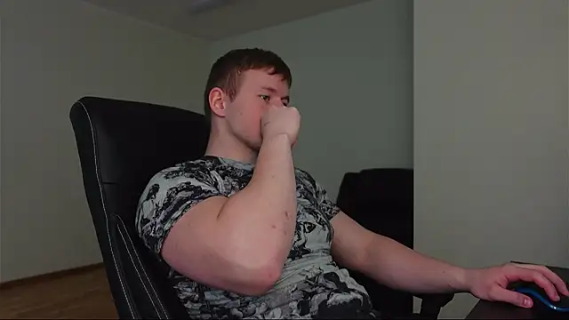 Richard_Dullas Show in webcam