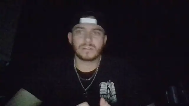 tallhungcloudzz's Live XXX Chat