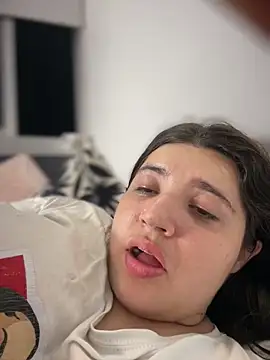 Pokazy przed kamerką – horny_roomiess