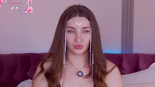 KiraBarlows Show in webcam