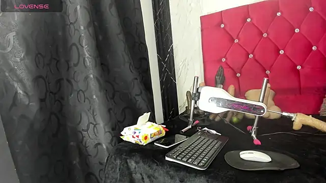 Kazsandraa Chat XXX live