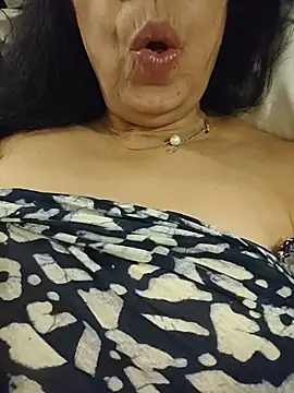 NakedMILFx's Live XXX Chat