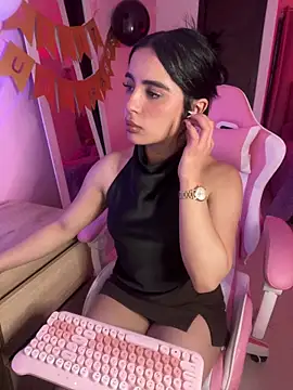 Emily-14 Live XXX-Chat