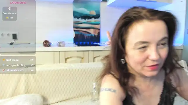 Chat +18 de Kira_Adler ao vivo