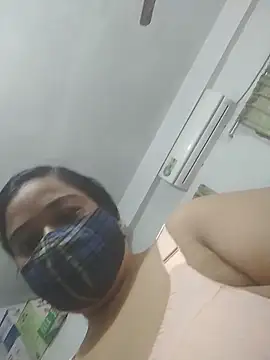 momo_loves Adlı Modelin Canlı XXX Sohbeti