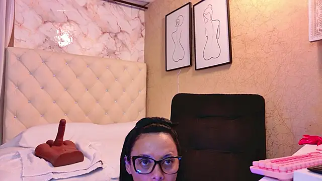 QueenSallyDesire Adlı Modelin Canlı XXX Sohbeti