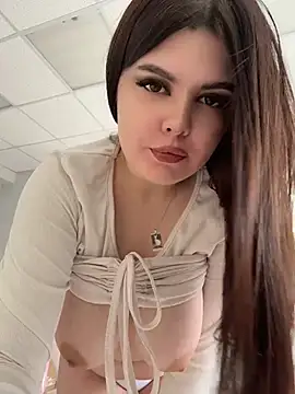 AmeliaBronze Adlı Modelin Canlı XXX Sohbeti