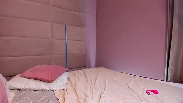 LunaaBee élő XXX-chatje