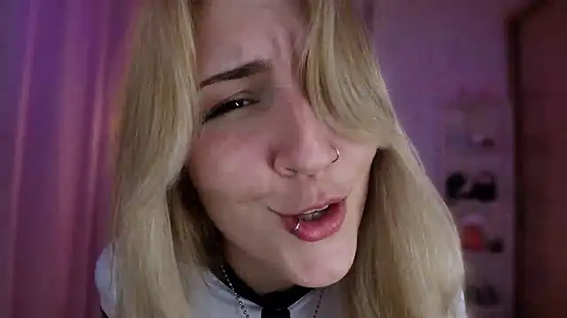 Chatroom XXX en direct de Dakotaa_