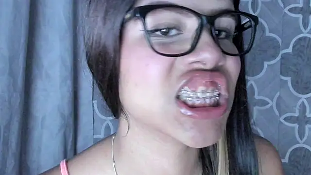SidneyBrown1's Live XXX Chat