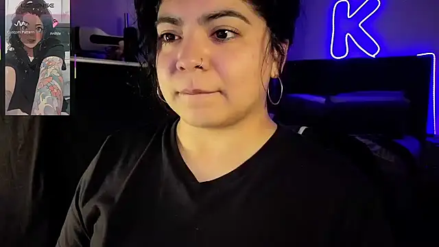 kimmiakiss22 élő XXX-chatje