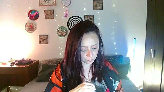 Katicalatinmilf 现场XXX聊天