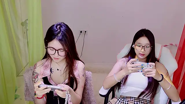 Xiongchumo1120 在線直播表演