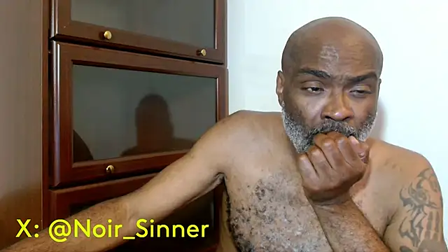 Show modela sinnernoir na web-kameri