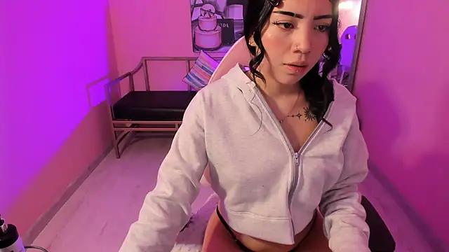 Soffi_x_x_ live XXX chat