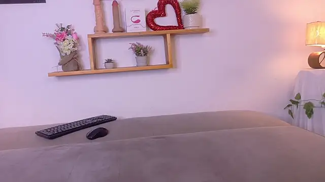 nairagold_ Adlı Modelin Canlı XXX Sohbeti