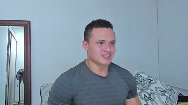 Chat +18 de KingLevi01 ao vivo