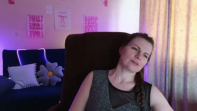 Mirabelle_Velvet's Webcam Show