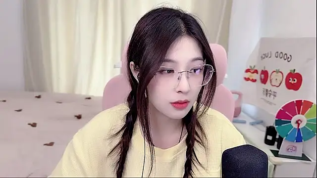 TTtia_'s Live XXX Chat