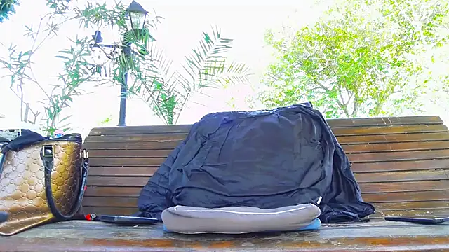 PublicBigLabia Webcam show