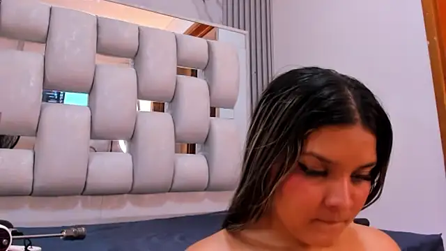 Wonderkloe_ লাইভ XXX চ্যাট