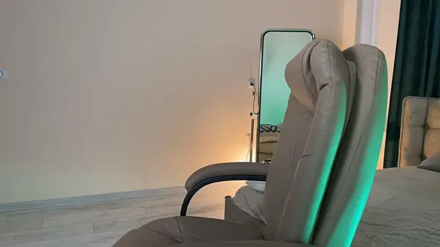 _SilkyShadow_'s Live XXX Chat