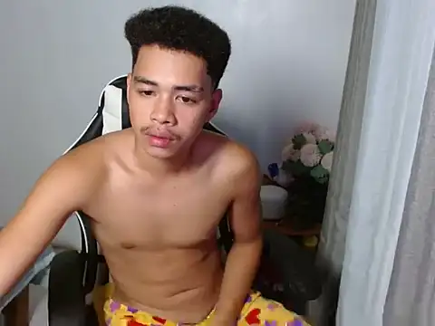 curlyasian_njxx লাইভ XXX চ্যাট