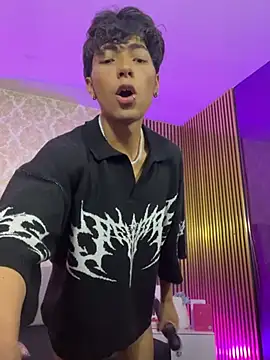 Show modela osamu_tay na web-kameri