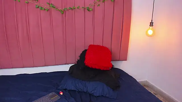 ana_foxi Adlı Modelin Canlı XXX Sohbeti