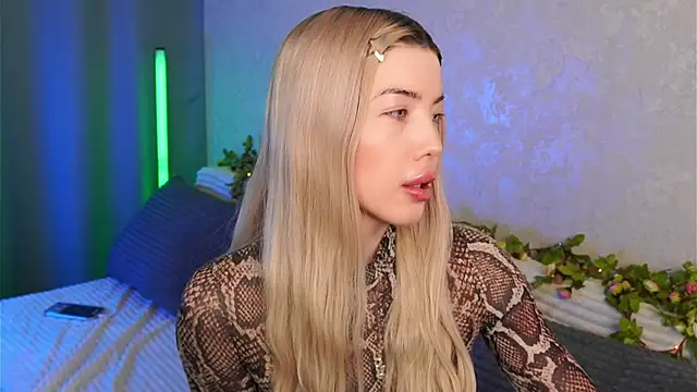 LindaThackerr's Live XXX Chat