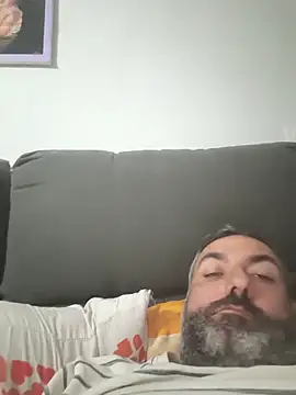 Abelito87: διαδικτυακό σόου στην κάμερα