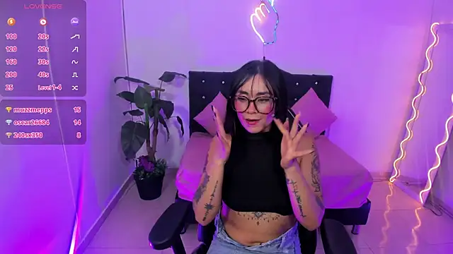 LINDSAY_TAY live XXX chat