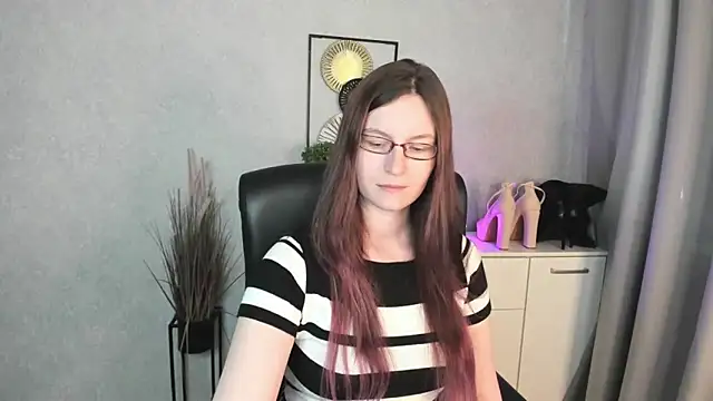 Chat +18 de emmaxDelight ao vivo