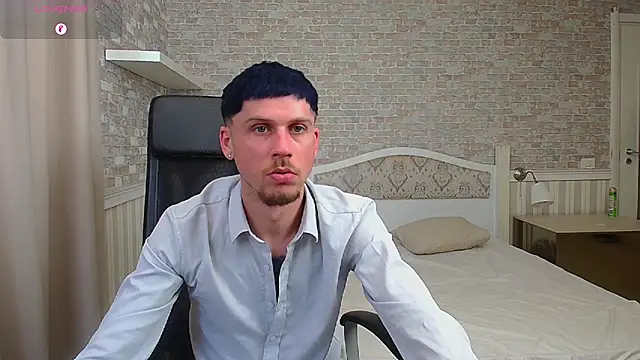 Chatroom XXX en direct de JonahShaw