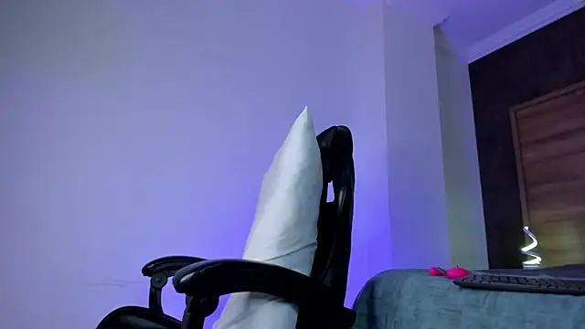 Онлайн чат XXX AlondraSoomer
