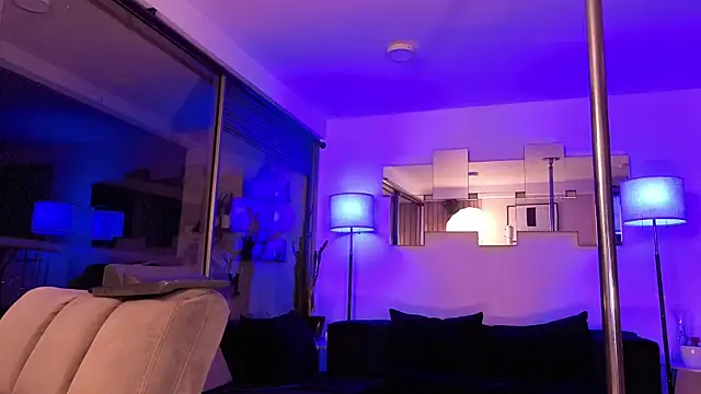 mandi4pole_ Chat XXX in diretta