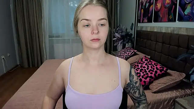 Chat +18 de SirenaDoll ao vivo