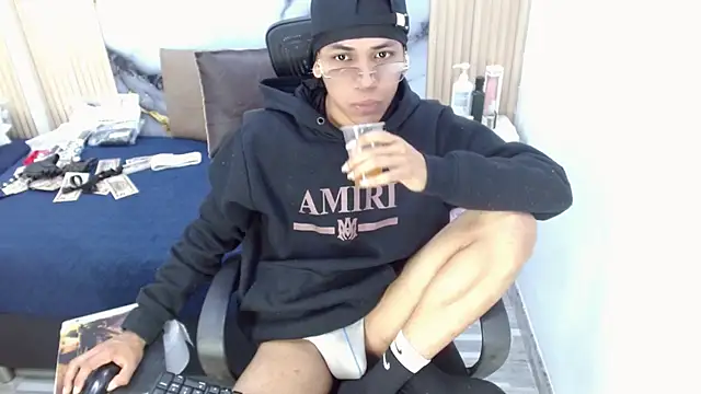 Show modela DaviidBuckx_ na web-kameri