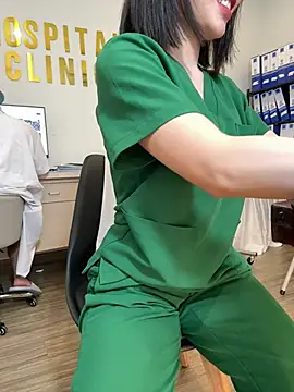 secretly_masturbating Show in webcam
