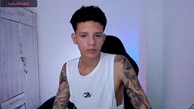 tylernovaのライブXXXチャット
