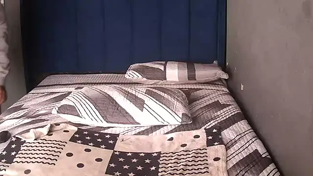 FREAKBARBIE02 Adlı Modelin Canlı XXX Sohbeti