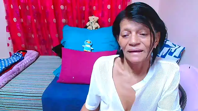Chat +18 de SLUTTYROXY ao vivo