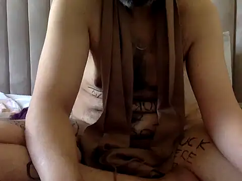 Chatroom XXX en direct de CaiBull