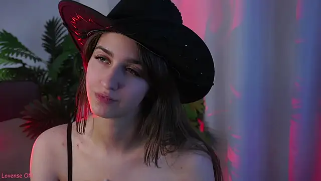 Chat XXX en directo de ClarineCasebolt