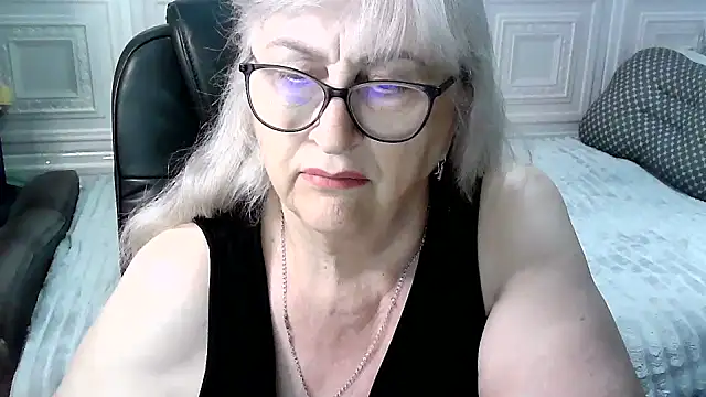 LolkaAlyss Show in webcam